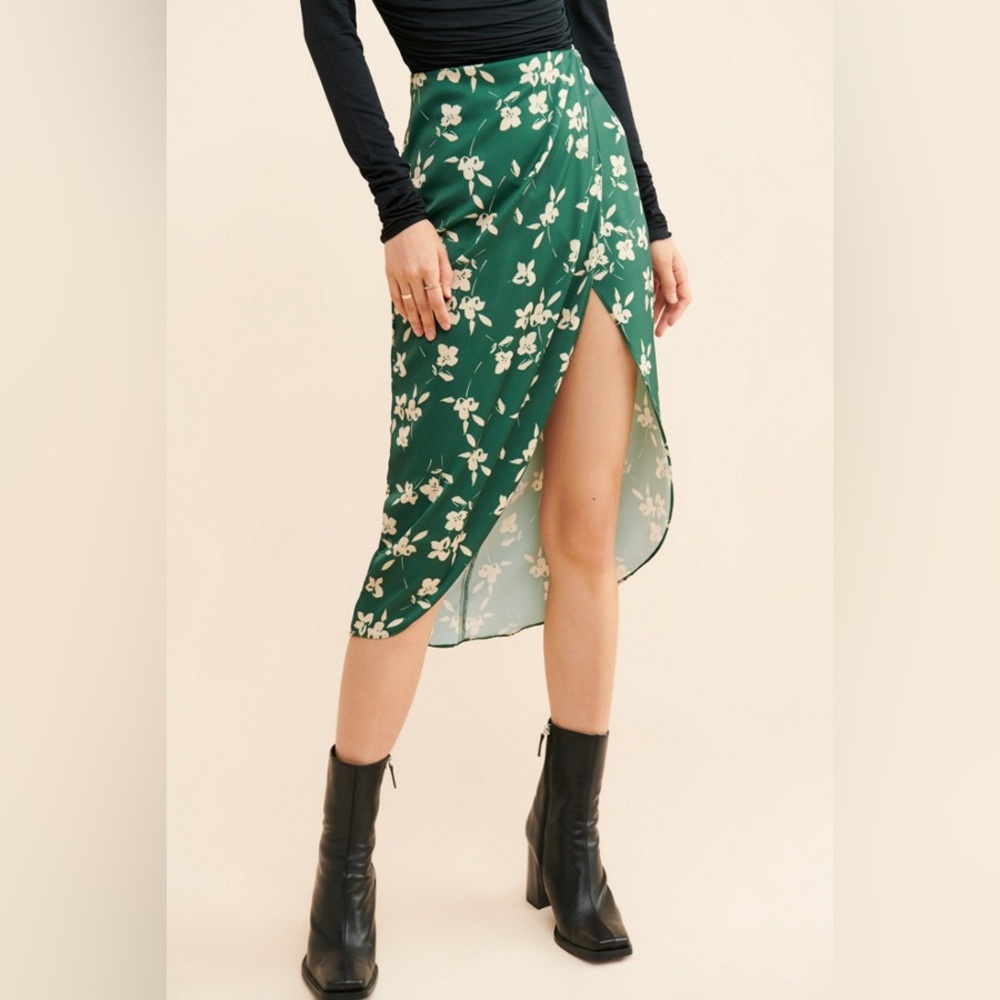 Urban Outfitters Green Floral Wrap Midi Skirt Size M Cotton